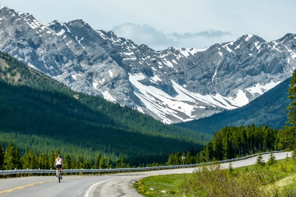 Highwood Pass, biking the highest paved pass in Canada