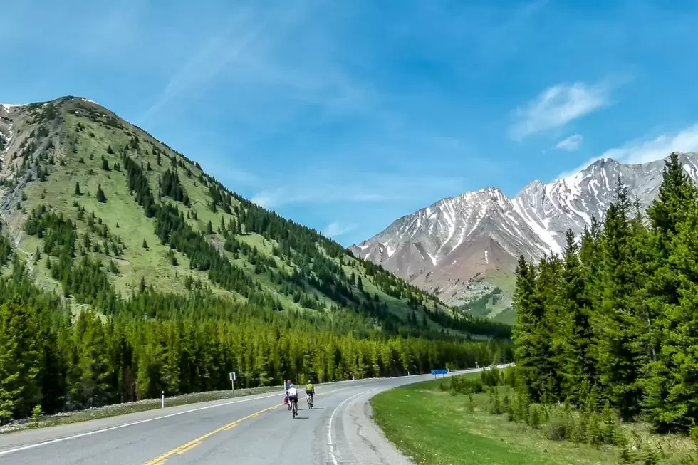 Highwood Pass, biking the highest paved pass in Canada