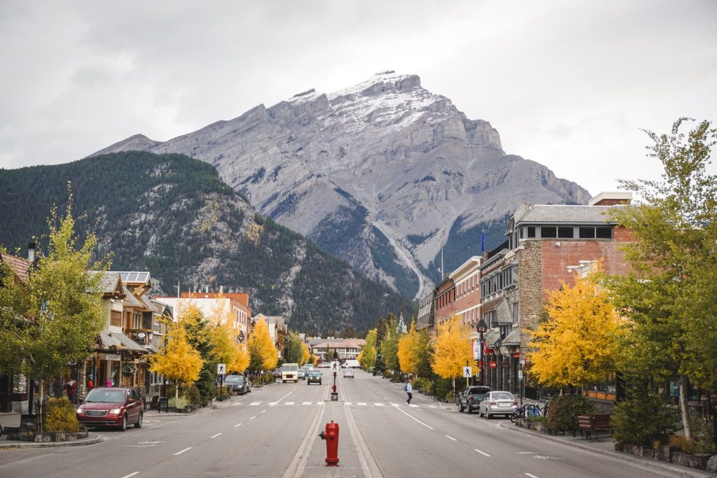 How to get from Calgary to Banff - complete breakdown of all options