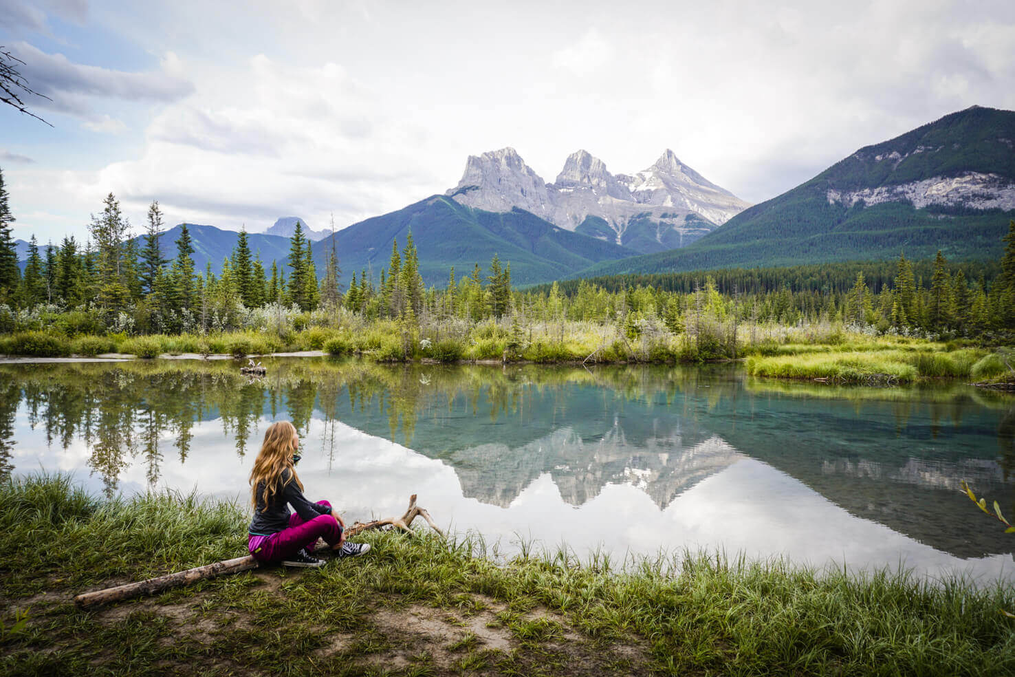 Day trips from Calgary - Photograph the iconic peaks of Three Sisters