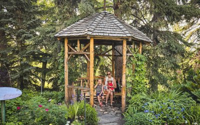 Nature Walk in Fragrant and Colourful Reader Rock Garden